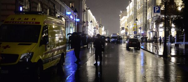 Мужчина угрожает устроить взрыв в отделении банка в центре Москвы Мужчина угрожает устроить взрыв в отделении банка в центре Москвы - Sputnik Азербайджан