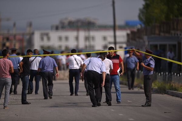 Место было оцеплено сотрудниками правоохранительных органов - Sputnik Азербайджан