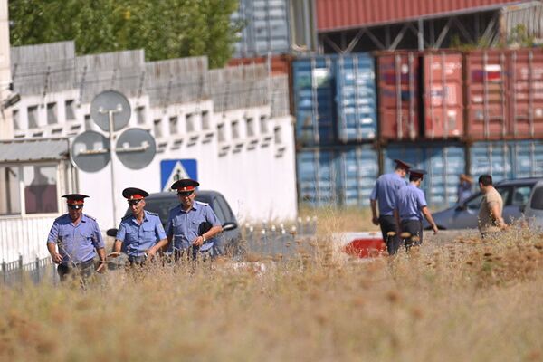 В результате взрыва пострадали три человека — охранники посольства - Sputnik Азербайджан