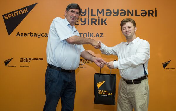 Победители викторины получили в награду от Sputnik майки с автографами участников сборной Азербайджана в Рио-2016 - Sputnik Азербайджан
