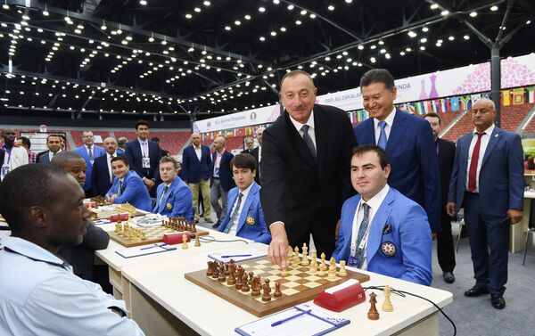 Prezident İlham Əliyev Ümumdünya Şahmat Olimpiadasının birinci turunun açılışında iştirak edib - Sputnik Azərbaycan
