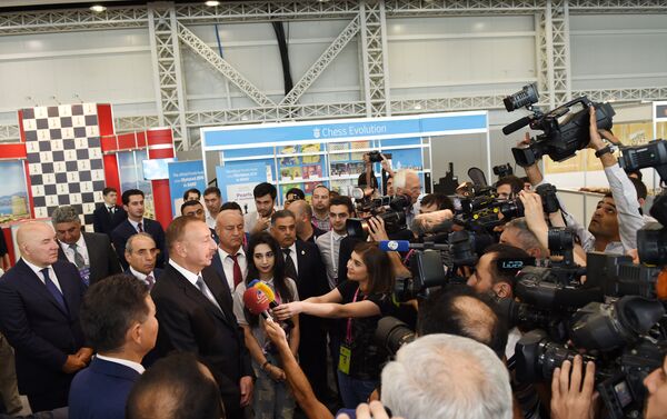 Prezident İlham Əliyev Ümumdünya Şahmat Olimpiadasının birinci turunun açılışında iştirak edib - Sputnik Azərbaycan