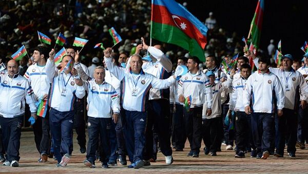 Делегация сборной Азербайджана на параде участников II Всемирных игр кочевников церемония открытия - Sputnik Азербайджан
