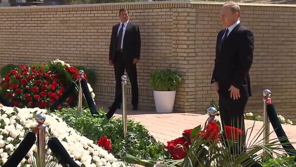 Президент России почтил в Самарканде память Ислама Каримова - Sputnik Азербайджан