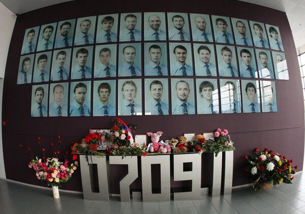 Мемориальная стена в память о членах хоккейного клуба Локомотив Мемориальная стена в память о членах хоккейного клуба Локомотив - Sputnik Азербайджан