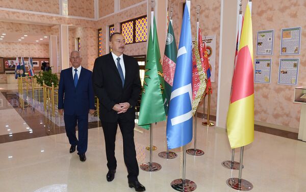 Ильхам Алиев ознакомился с условиями, созданными на Площади флага и Музее флага в Хачмазе - Sputnik Азербайджан