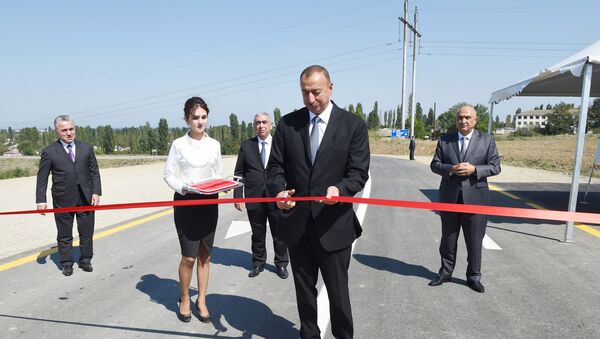 Ильхам Алиев принял участие в открытии автодороги Гусар-Имамгулукенд-Гухуроба - Sputnik Азербайджан