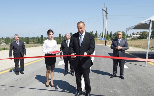Ильхам Алиев принял участие в открытии автодороги Гусар-Имамгулукенд-Гухуроба - Sputnik Азербайджан