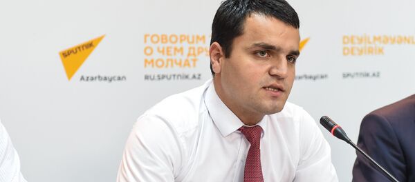 Заведующий отделом проектов Бакинского международного центра мультикультурализма Сарханбек Худиев - Sputnik Азербайджан