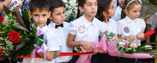 День знаний в образовательном комплексе №132-134 города Баку День знаний в образовательном комплексе №132-134 города Баку - Sputnik Азербайджан