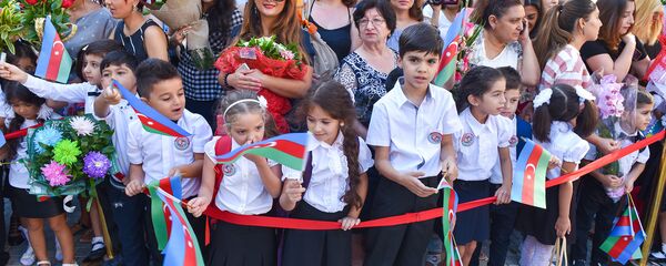 День знаний в образовательном комплексе №132-134 города Баку, архивное фото - Sputnik Азербайджан