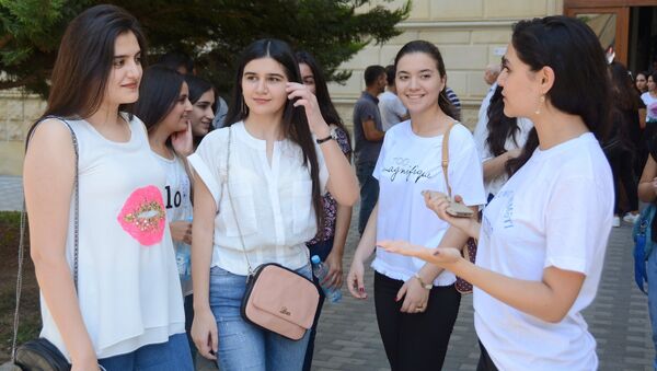 Cтуденты UNEC, удостоенные Президентской стипендии - Sputnik Азербайджан