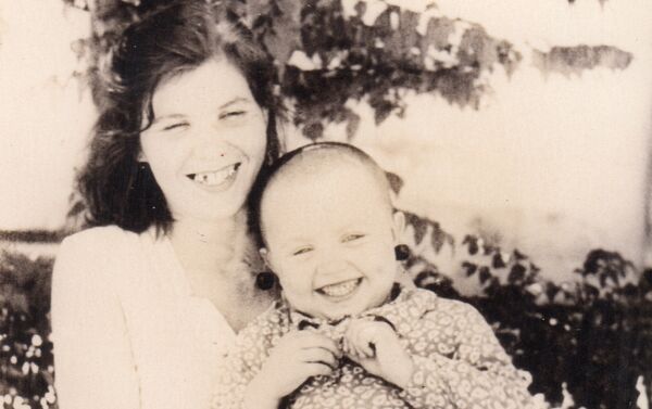 Маленькая Мария с мамой - Sputnik Азербайджан