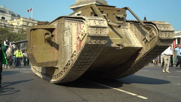 По лондонским улицам проехал танк Первой Мировой войны - Sputnik Азербайджан