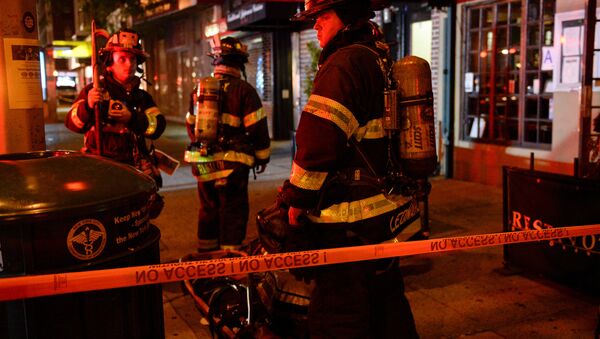 New York City firefighters stand near the site of an explosion in the Chelsea neighborhood of Manhattan, New York, U.S. September 18, 2016. - Sputnik Azərbaycan