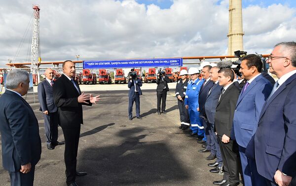 Президент Ильхам Алиев принял участие на церемонии закладки фундамента установки по производству битума - Sputnik Азербайджан