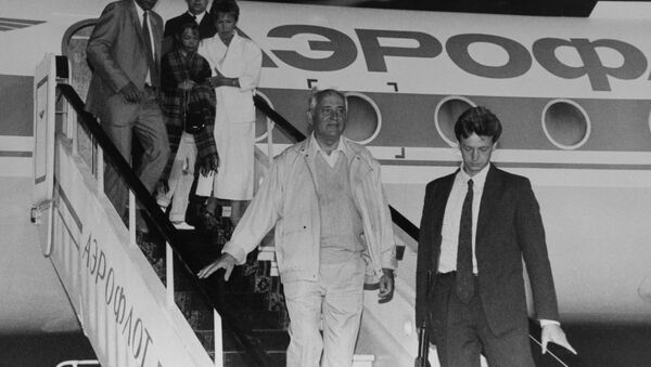 Президент СССР М.С. Горбачев возвратился в Москву из Фороса - Sputnik Азербайджан