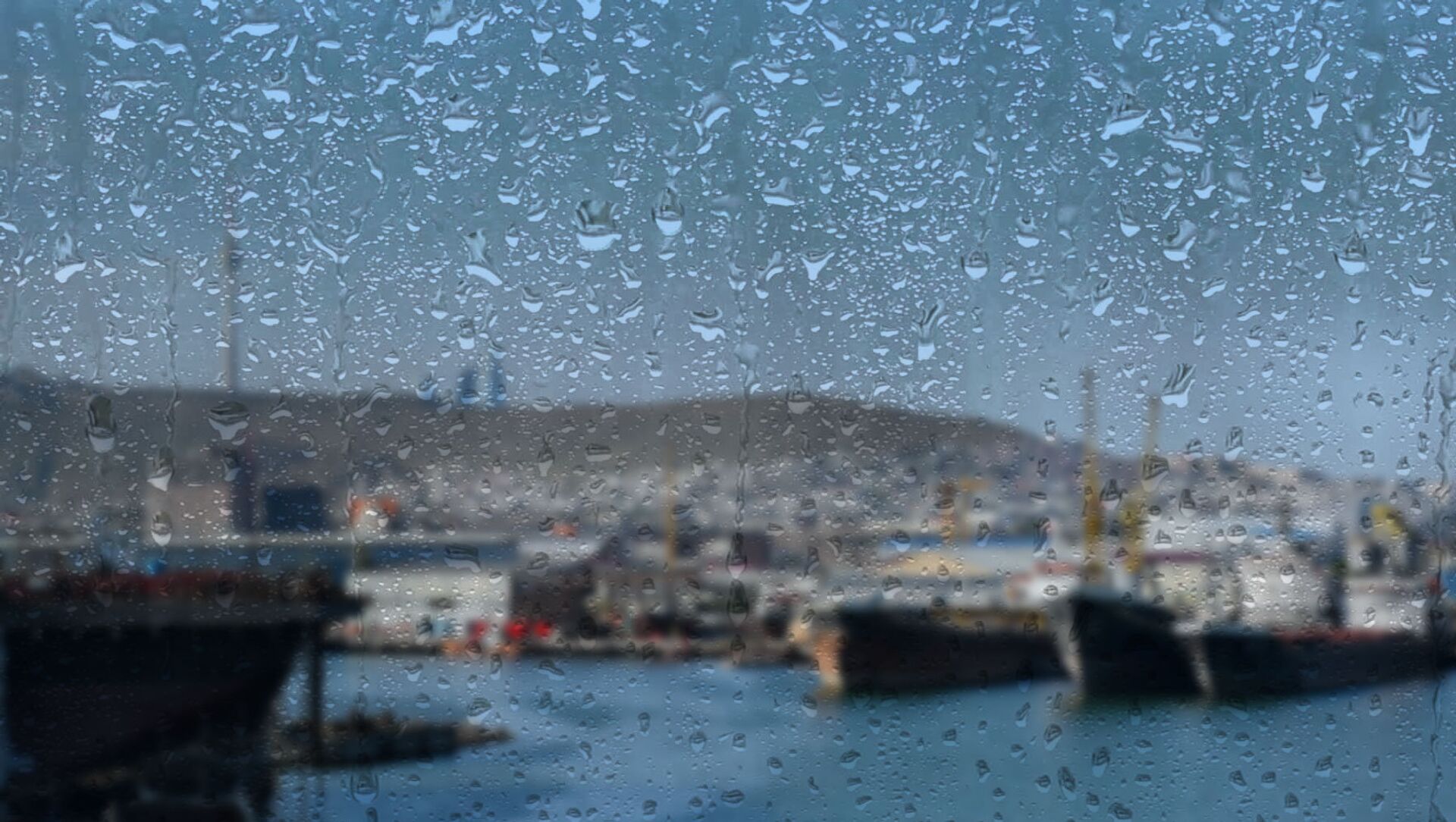 Дождливая погода в Баку - Sputnik Азербайджан, 1920, 02.06.2021