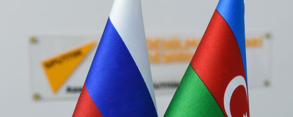 Флаги России и Азербайджана в пресс-центре Sputnik Азербайджан, архивное фото - Sputnik Азербайджан