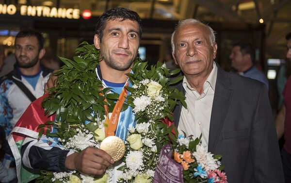 Paralimpiyaçılarımızın tənənəli qayıdışı - Sputnik Azərbaycan