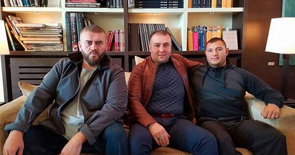 Хамзат Гастамиров, Шейх Хамзат (в центре) Хамзат Гастамиров, Шейх Хамзат (в центре) - Sputnik Азербайджан