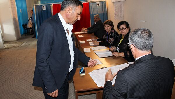 Процесс голосования в одном из избирательных пунктов Сумгайыта - Sputnik Азербайджан