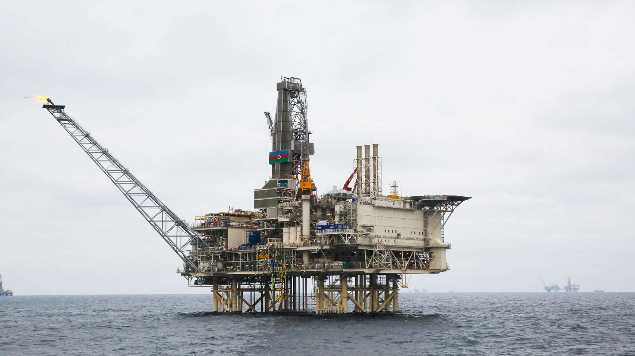 Добыча газа в каспийском море. Месторождение филановского лукойл. Каспийское море филановского. Добыча нефти в каспийском море. Нефтяные компании туркменистана в каспийском море.