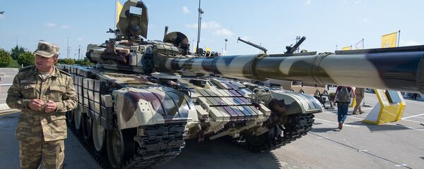 Модернизированный бронетранспортер БТР-70 на второй Азербайджанской международной Оборонной Выставке ADEX 2016 - Sputnik Азербайджан