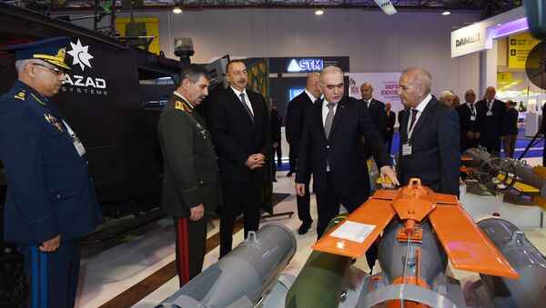 Президент Азербайджана Ильхам Алиев на второй Азербайджанской международной оборонной выставке ADEX 2016 - Sputnik Азербайджан