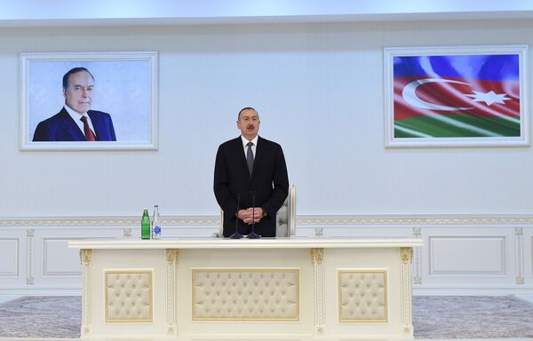 Выступление Президента Ильхама Алиева на встрече с представителями общественности города Сумгайыта Выступление Президента Ильхама Алиева на встрече с представителями общественности города Сумгайыта - Sputnik Азербайджан