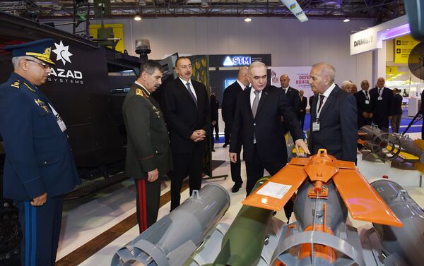 Ильхам Алиев ознакомился со второй Азербайджанской международной оборонной выставкой ADEX-2016 - Sputnik Азербайджан