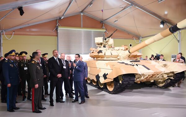 Ильхам Алиев ознакомился со второй Азербайджанской международной оборонной выставкой ADEX-2016 - Sputnik Азербайджан