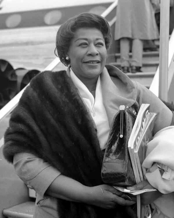 Элла Фицджеральд (1917-1996) – американская певица, одна из величайших вокалисток в истории джазовой музыки, 18 мая 1959 года Элла Фицджеральд (1917-1996) – американская певица, одна из величайших вокалисток в истории джазовой музыки, 18 мая 1959 года - Sputnik Азербайджан