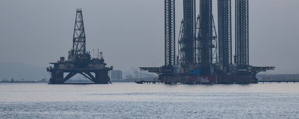 Нефтяная платформа и шельф на Каспийском море - Sputnik Азербайджан