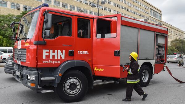 Пожарная машина МЧС Азербайджана на месте происшествия, фото из архива - Sputnik Азербайджан
