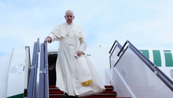 Папа Римский прибыл в Азербайджан с пасторским визитом - Sputnik Azərbaycan