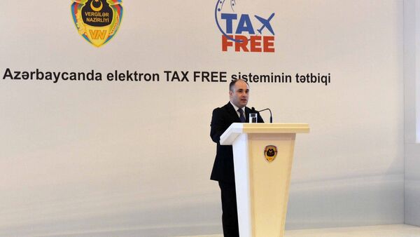 Заместитель министра налогов Азербайджана Илькин Велиев на презентации проекта электронной системы Tax Free - Sputnik Азербайджан