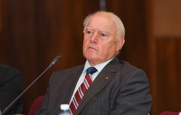 Председатель Союза юристов Болгарии Владислав Славов Председатель Союза юристов Болгарии Владислав Славов - Sputnik Азербайджан