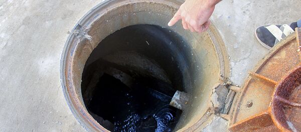 Kanalizasiya suları Badamdarın küçələrini bərbad hala salıb Kanalizasiya suları Badamdarın küçələrini bərbad hala salıb - Sputnik Азербайджан