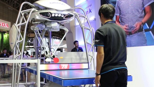 Играющего в пинг-понг робота показали на выставке в Японии - Sputnik Азербайджан