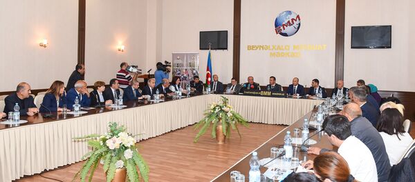 Пресс-конференция главы отдела по связям с общественностью Главного управления дорожной полиции Баку Вагифа Асадова Пресс-конференция главы отдела по связям с общественностью Главного управления дорожной полиции Баку Вагифа Асадова - Sputnik Азербайджан