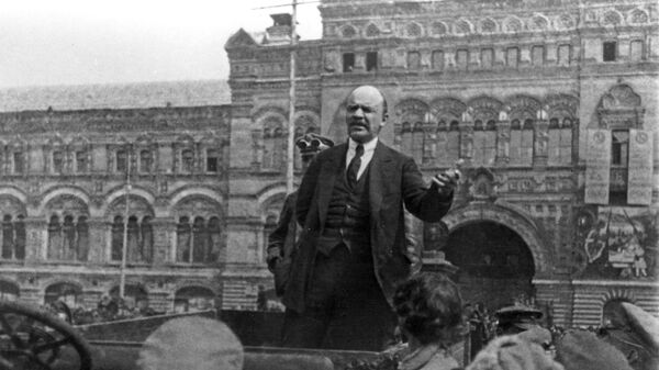 Владимир Ильич Ленин произносит речь на празднование 2-й годовщины войск Всевобуча, 25 мая 1919 года - Sputnik Азербайджан