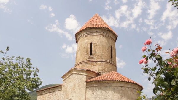 Азербайджанцы посещают древнюю церковь ради исполнения желаний - Sputnik Азербайджан