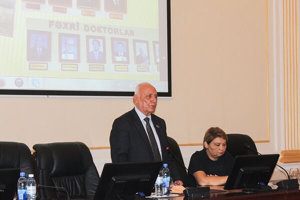 AMEA Tarix İnstitutunun direktoru, professor Yaqub Mahmudov Oqtay Əfəndiyevin anadan olmasının 90 illiyinə həsr olunmuş yubiley tədbirində çıxış edib AMEA Tarix İnstitutunun direktoru, professor Yaqub Mahmudov Oqtay Əfəndiyevin anadan olmasının 90 illiyinə həsr olunmuş yubiley tədbirində çıxış edib - Sputnik Azərbaycan