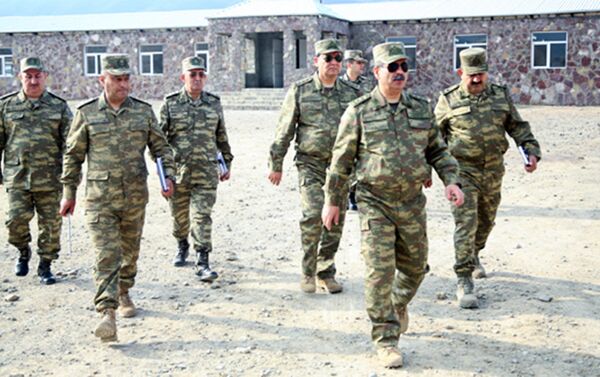 Министр обороны проверил ход строительных работ в воинских частях в прифронтовой зоне - Sputnik Азербайджан