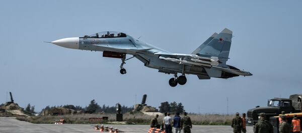 Истребитель Воздушно-космических сил РФ СУ-30 СМ во время вылета с авиабазы Хмеймим в сирийской провинции Латакия, архивное фото Истребитель Воздушно-космических сил РФ СУ-30 СМ во время вылета с авиабазы Хмеймим в сирийской провинции Латакия, архивное фото - Sputnik Азербайджан