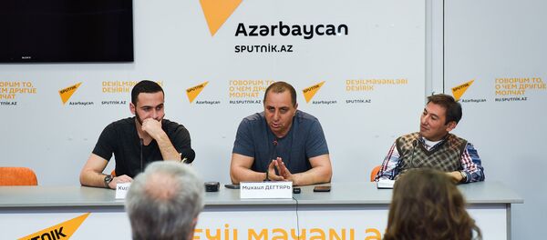 В Мультимедийном пресс-центре Sputnik Азербайджан прошла встреча с журналистами кинопродюсера Михаила Дегтяря на тему Фильм Коробка - Sputnik Азербайджан