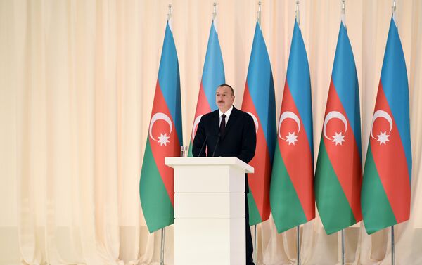 Ильхам Алиев принял участие в официальном приеме, посвященный 25-й годовщине восстановления государственной независимости Азербайджана - Sputnik Азербайджан