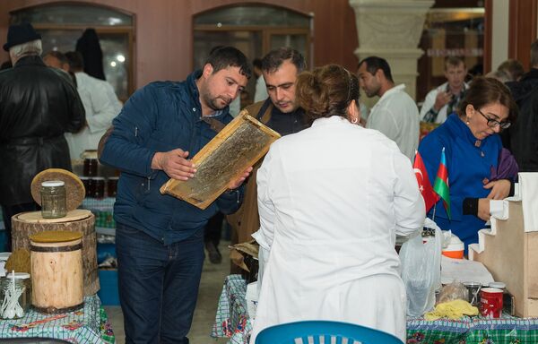 Ярмарка меда в Баку - Sputnik Азербайджан