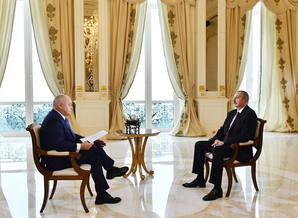 Президент Азербайджана Ильхам Алиев ответил на вопросы Дмитрия Киселева Президент Азербайджана Ильхам Алиев ответил на вопросы Дмитрия Киселева - Sputnik Азербайджан
